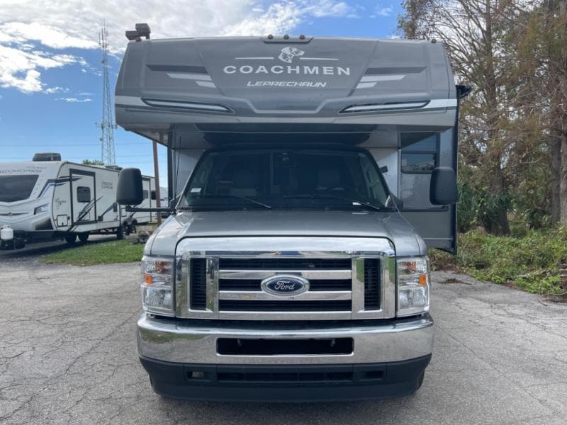2025 Coachmen 2025 Coachmen Leprechaun - thumbnail 3