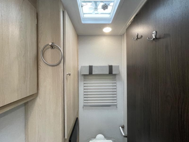 2025 Coachmen 2025 Coachmen Leprechaun - thumbnail 23