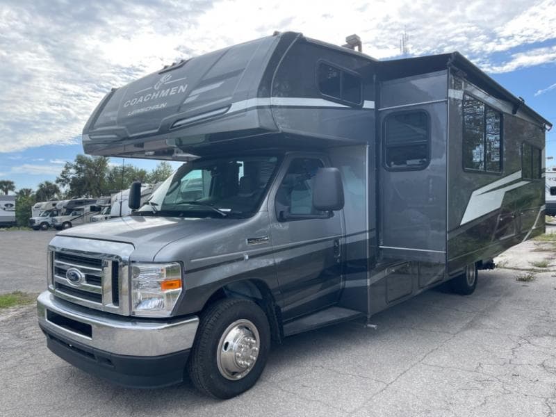 2025 Coachmen 2025 Coachmen Leprechaun - thumbnail 4