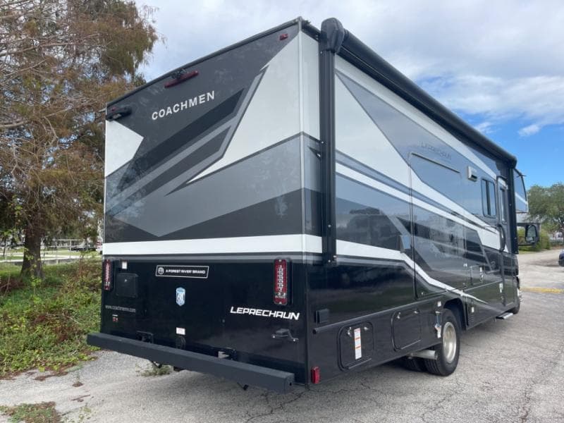 2025 Coachmen 2025 Coachmen Leprechaun - thumbnail 8