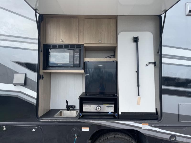 2025 Coachmen 2025 Coachmen Leprechaun - thumbnail 9