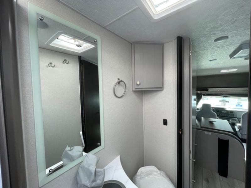 2025 Coachmen 2025 Coachmen Freelander - thumbnail 24