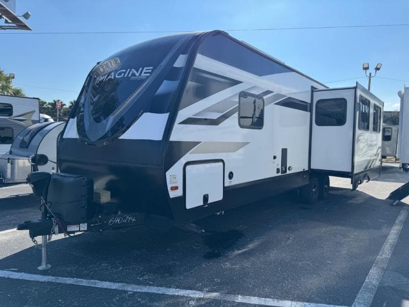 2022 Grand Design 2022 Grand Design Imagine - thumbnail 3