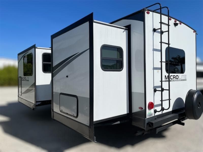 2023 Flagstaff 2023 Flagstaff Micro Lite - thumbnail 4