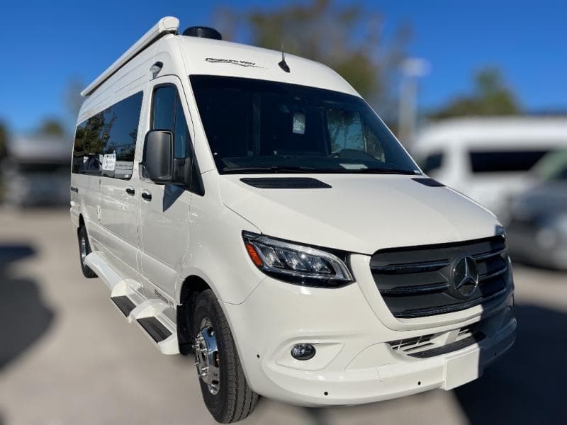 2025 Pleasure-Way 2025 Pleasure-Way Plateau - image 1