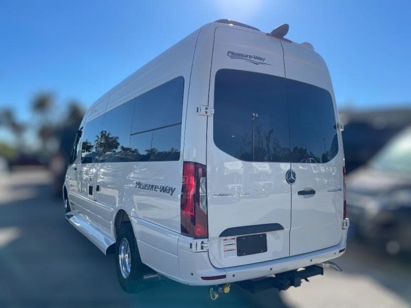 2025 Pleasure-Way 2025 Pleasure-Way Plateau - thumbnail 4