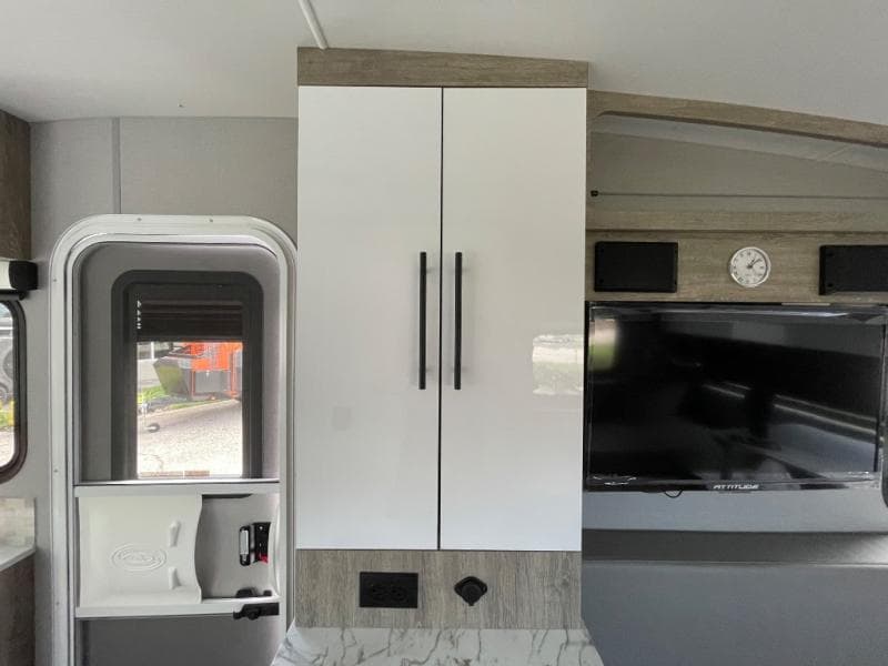 2025 inTech RV 2025 inTech RV Sol - thumbnail 12