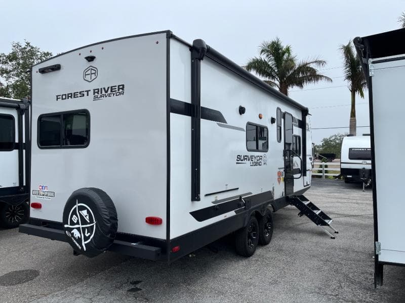 2025 Surveyor Legend 2025 Surveyor Legend Surveyor Legend - thumbnail 6