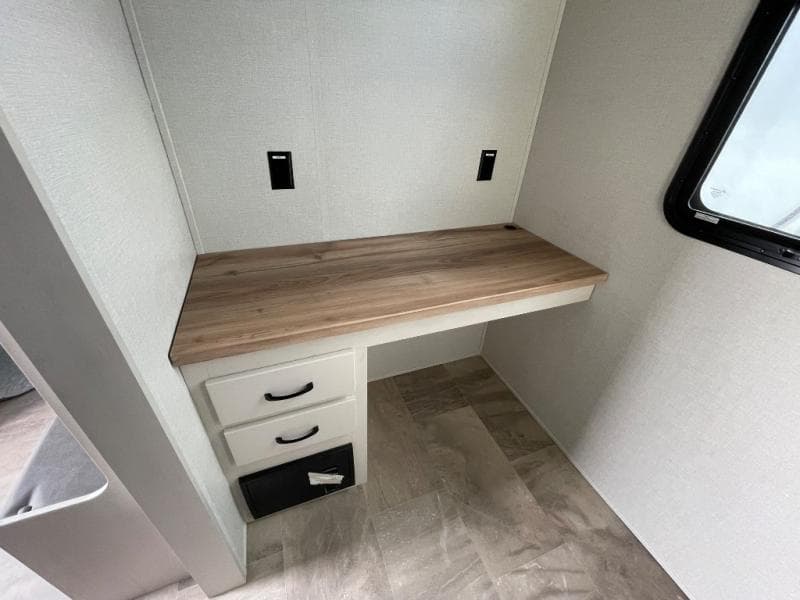 2025 Coachmen 2025 Coachmen Brookstone - thumbnail 12