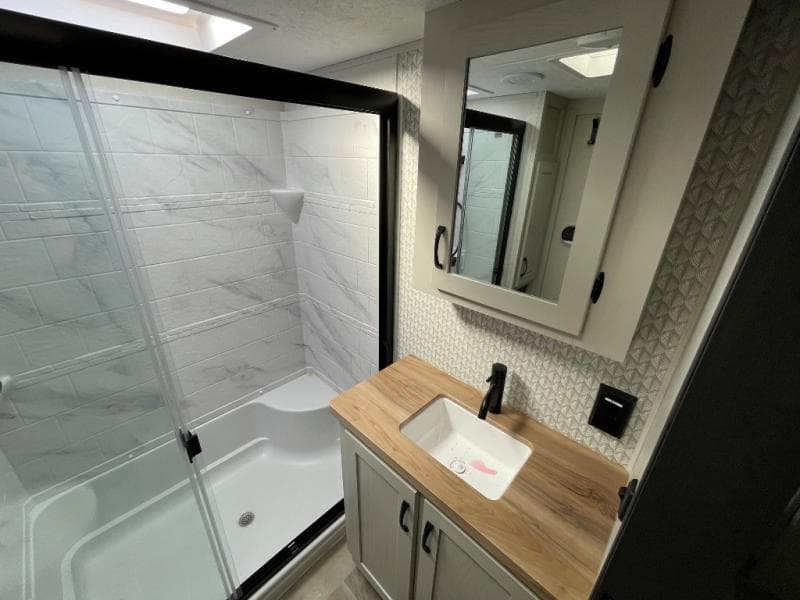 2025 Coachmen 2025 Coachmen Brookstone - thumbnail 25