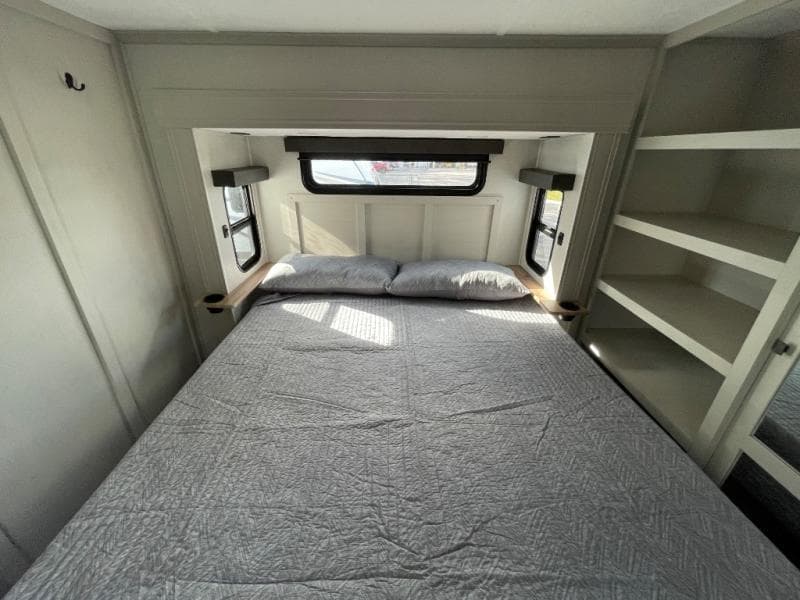 2025 Coachmen 2025 Coachmen Brookstone - thumbnail 28