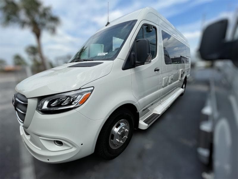 2025 Pleasure-Way 2025 Pleasure-Way Plateau - thumbnail 3