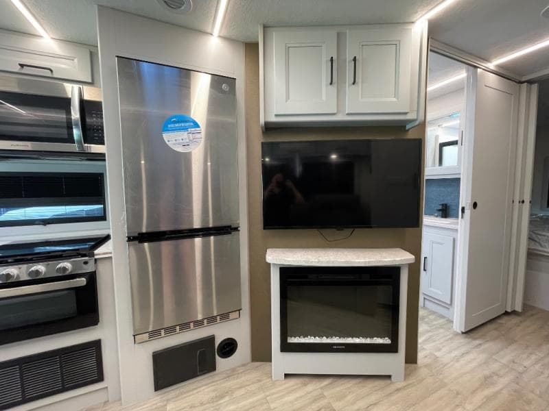 2025 Coachmen 2025 Coachmen Mirada - thumbnail 11