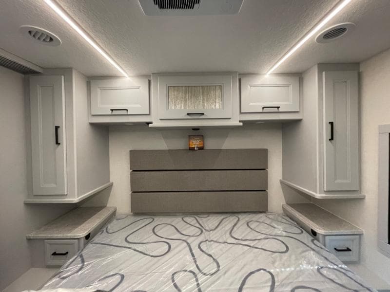 2025 Coachmen 2025 Coachmen Mirada - thumbnail 25