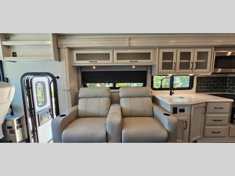 2024 Holiday Rambler 2024 Holiday Rambler Eclipse - thumbnail 10