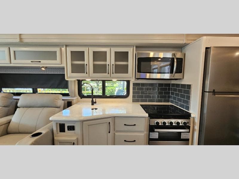 2024 Holiday Rambler 2024 Holiday Rambler Eclipse - thumbnail 12