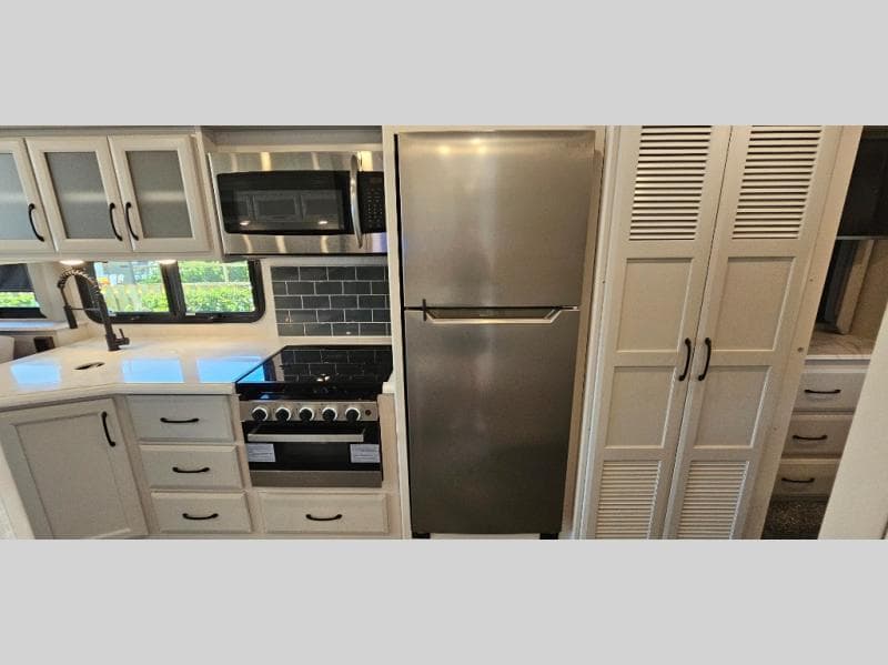 2024 Holiday Rambler 2024 Holiday Rambler Eclipse - thumbnail 18