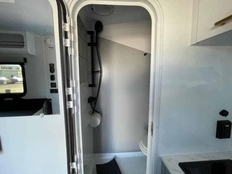 2025 inTech RV 2025 inTech RV Black Wing - thumbnail 15