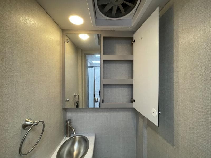 2025 Thor Motor Coach 2025 Thor Motor Coach Tiburon - thumbnail 18