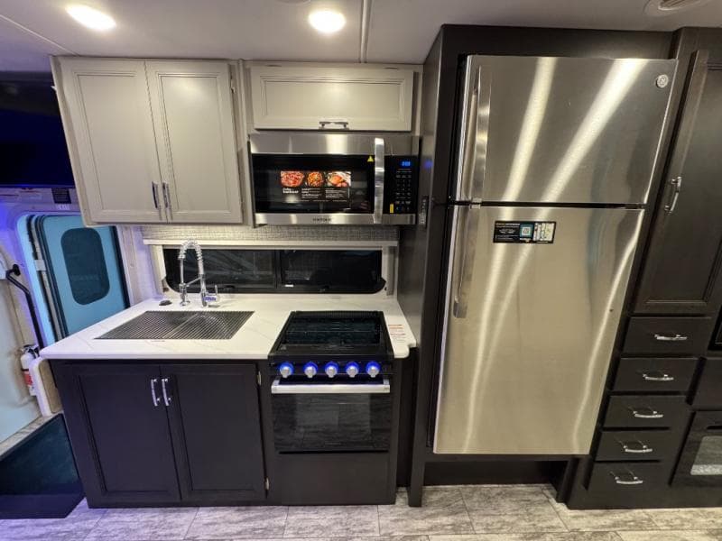 2025 Thor Motor Coach 2025 Thor Motor Coach Thor Motor Coach Magnitude - thumbnail 13