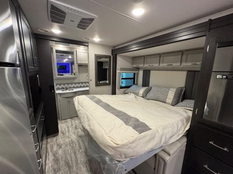 2025 Thor Motor Coach 2025 Thor Motor Coach Thor Motor Coach Magnitude - thumbnail 20