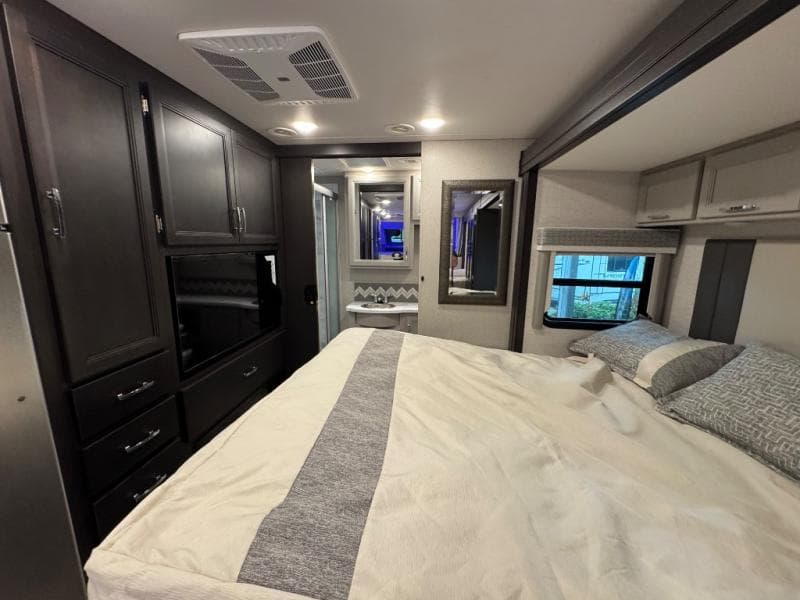 2025 Thor Motor Coach 2025 Thor Motor Coach Thor Motor Coach Magnitude - thumbnail 21