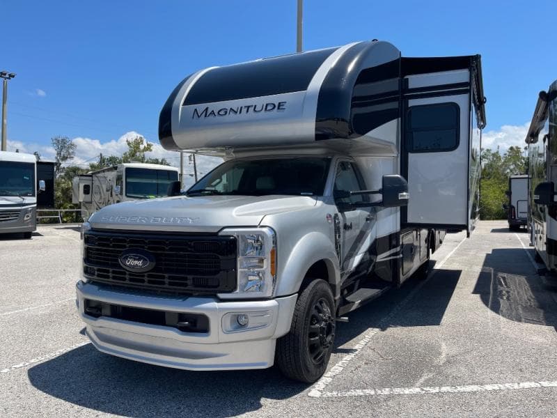 2025 Thor Motor Coach 2025 Thor Motor Coach Thor Motor Coach Magnitude - thumbnail 4