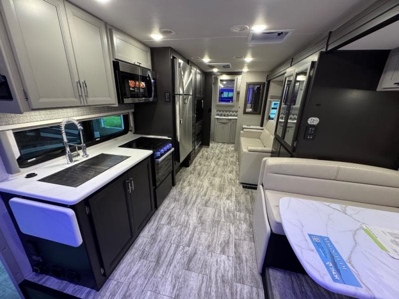 2025 Thor Motor Coach 2025 Thor Motor Coach Thor Motor Coach Magnitude - thumbnail 10