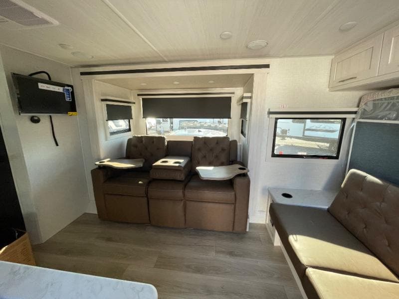 2025 Surveyor 2025 Surveyor Grand Surveyor - thumbnail 15