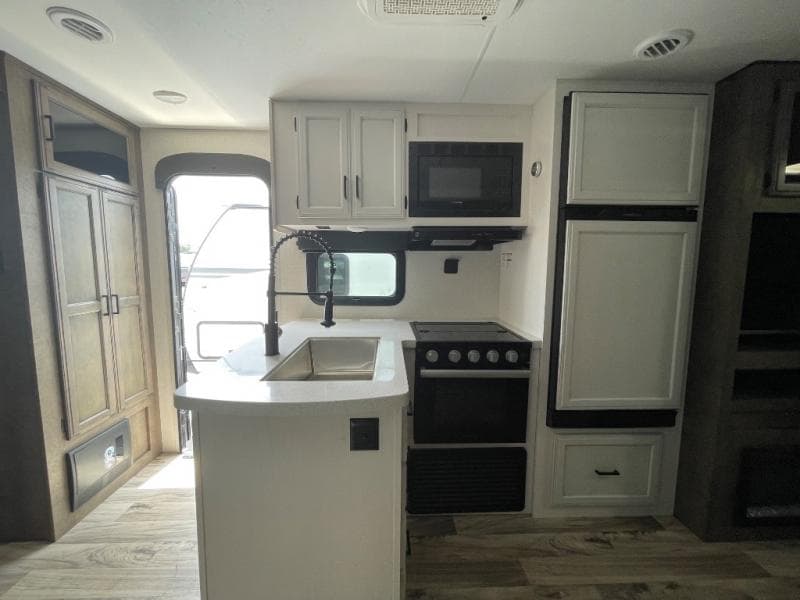 2024 Venture RV 2024 Venture RV SportTrek Touring Edition - thumbnail 13