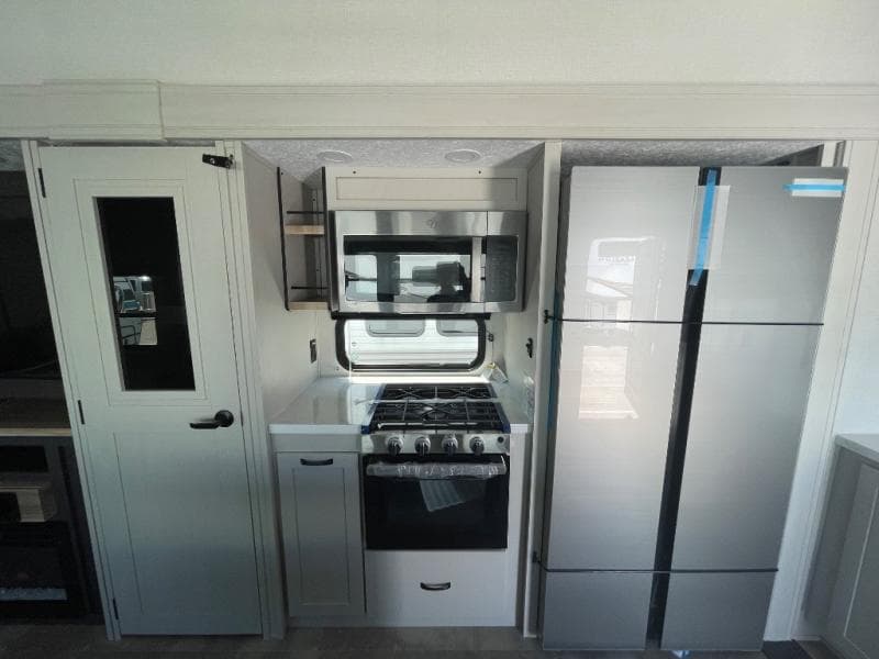 2025 Coachmen 2025 Coachmen Chaparral - thumbnail 12