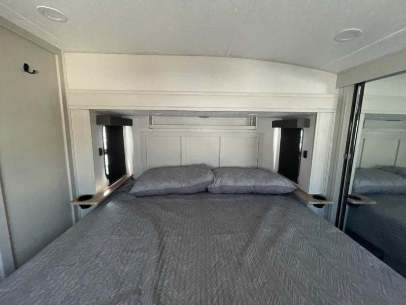 2025 Coachmen 2025 Coachmen Chaparral - thumbnail 14