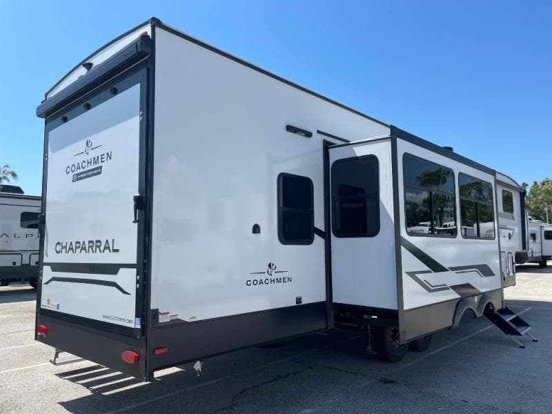 2025 Coachmen 2025 Coachmen Chaparral - thumbnail 6