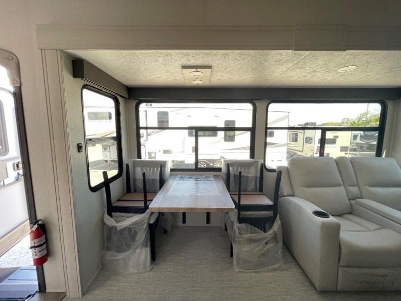 2025 Coachmen 2025 Coachmen Chaparral - thumbnail 9