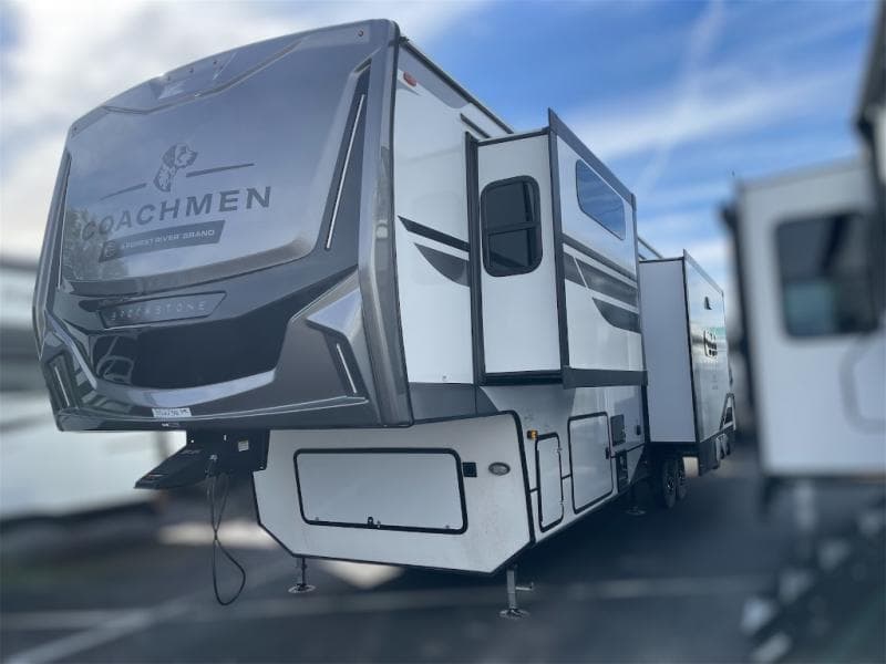 2025 Coachmen 2025 Coachmen Brookstone - thumbnail 4