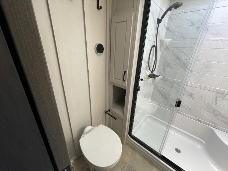 2025 Coachmen 2025 Coachmen Brookstone - thumbnail 42