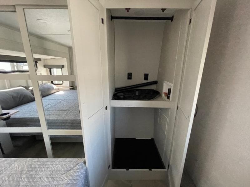 2025 Coachmen 2025 Coachmen Brookstone - thumbnail 48