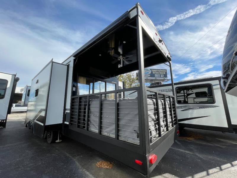 2025 Coachmen 2025 Coachmen Brookstone - thumbnail 6