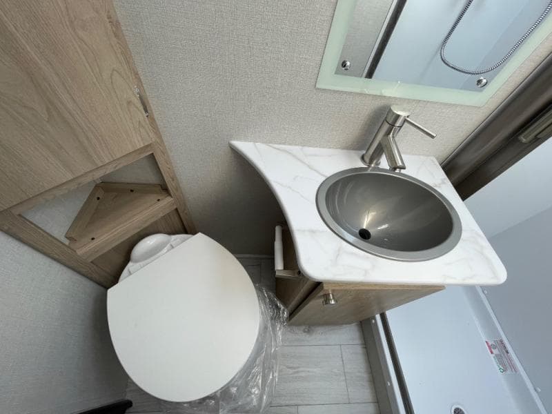 2025 Coachmen 2025 Coachmen Leprechaun - thumbnail 18