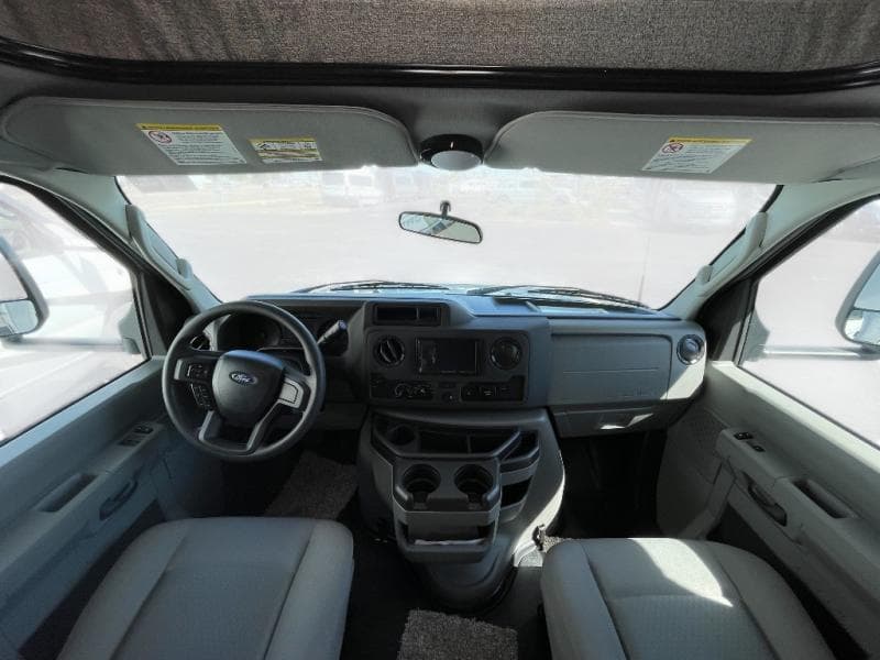 2025 Coachmen 2025 Coachmen Leprechaun - thumbnail 9