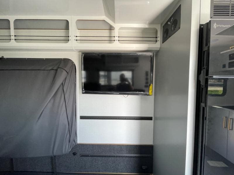 2025 inTech RV 2025 inTech RV Black Wing - thumbnail 12