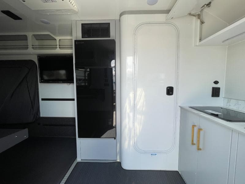 2025 inTech RV 2025 inTech RV Black Wing - thumbnail 8