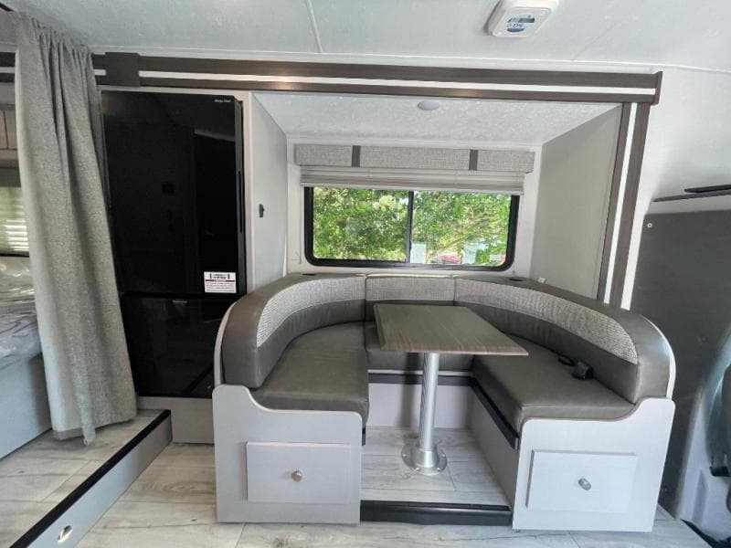 2025 Coachmen 2025 Coachmen Freelander - thumbnail 15