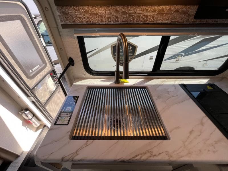 2025 Thor Motor Coach 2025 Thor Motor Coach Chateau Espec Essential - thumbnail 34