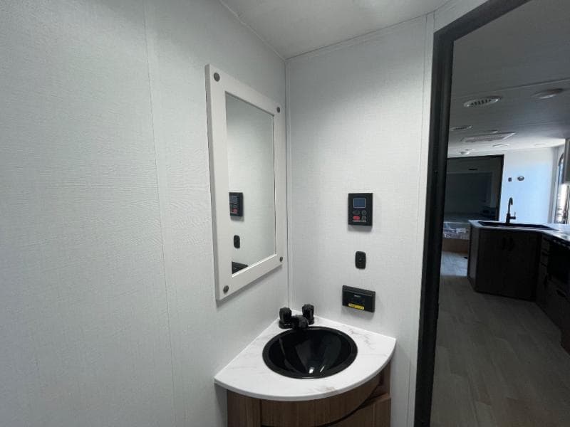 2025 Keystone RV 2025 Keystone RV Passport Classic - thumbnail 18