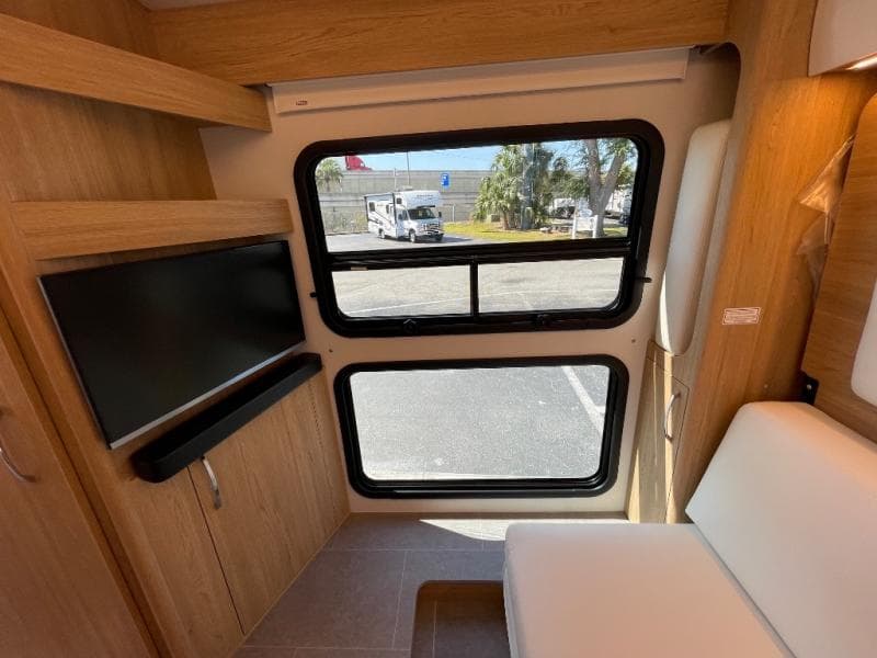 2025 Leisure Travel Vans 2025 Leisure Travel Vans Wonder - thumbnail 32