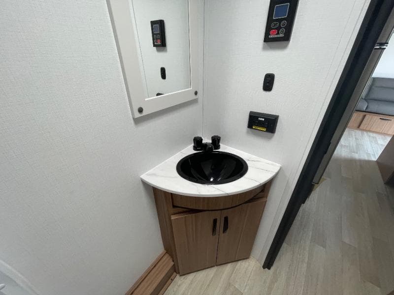 2025 Keystone RV 2025 Keystone RV Passport Classic - thumbnail 17