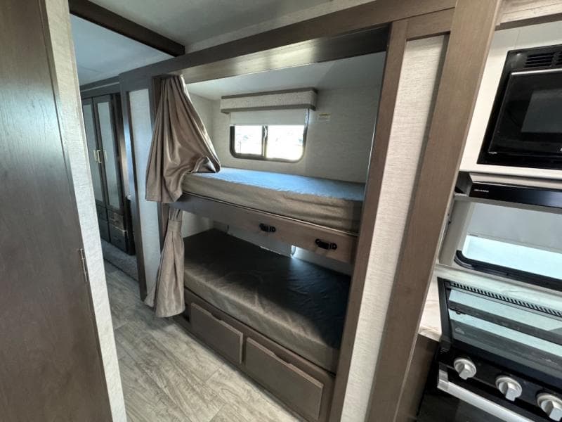 2026 Thor Motor Coach 2026 Thor Motor Coach Chateau - thumbnail 18