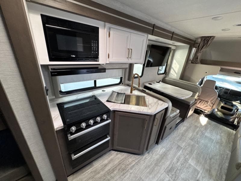 2026 Thor Motor Coach 2026 Thor Motor Coach Chateau - thumbnail 10