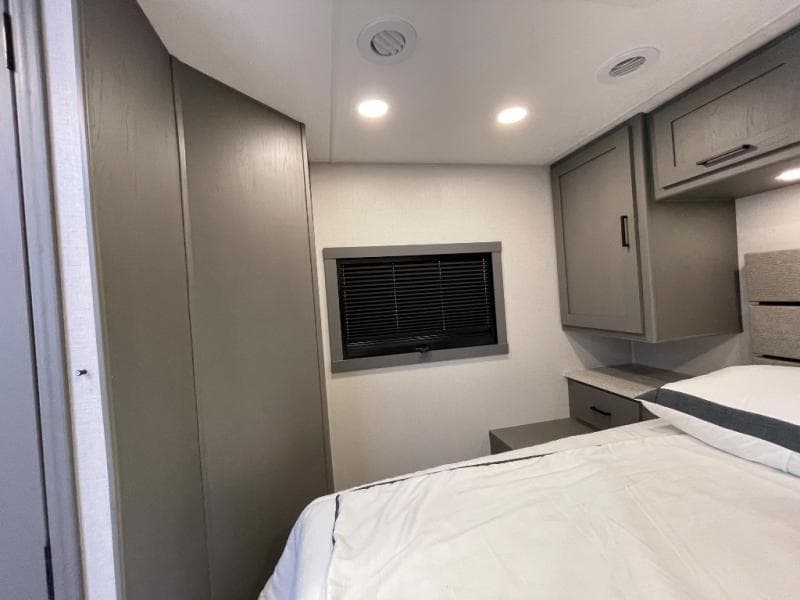 2026 Coachmen 2026 Coachmen Pursuit - thumbnail 35